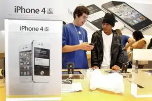 SURSE: iPhone 5 va fi lansat la vară
