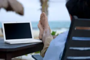 Orange oferă Internet nelimitat pe plajă. Află în ce staţiuni