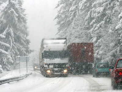 Camioanele nu mai pot trece graniţa spre Bulgaria din cauza condiţiilor meteo nefavorabile