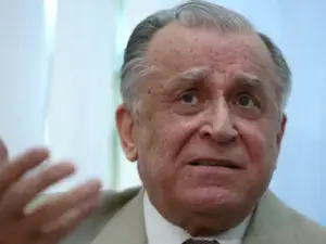 Iliescu: Este prea devreme pentru Ponta să candideze la prezidenţiale