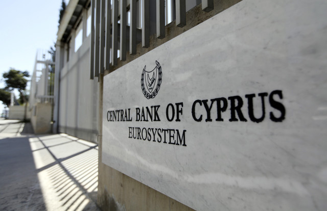 Banca Centrală din Cipru a respins ofertele Băncii Transilvania şi Raiffeisen pentru preluarea Bank of Cyprus România