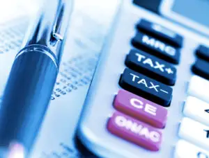 Medicina privată, panificaţia şi bricolajul, ameninţate de insolvenţă în 2013