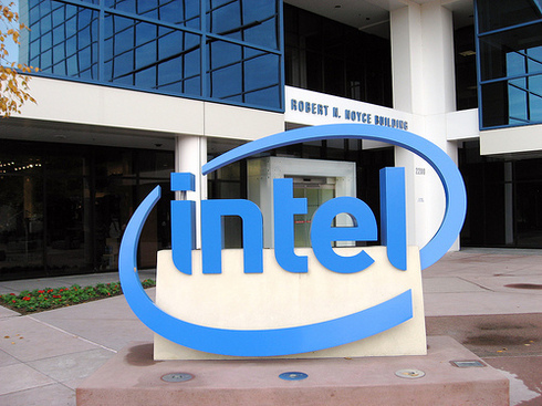 Numărul angajaţilor Intel în România a ajuns la 350