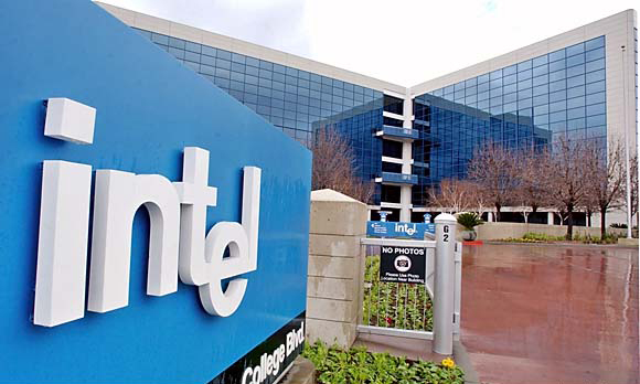 Intel raportează primul venit trimestrial de 11 mld. $ din istoria companiei