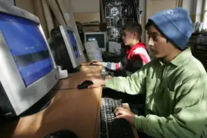 Internetul, drept fundamental şi garantat al omului