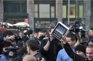 Stocul de iPad 2, epuizat în 24 de ore