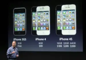 “Băieţii” au început să vândă iPhone 4S în România. Preţul: 1.000 de euro