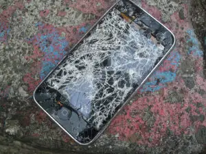 Ți-ai scăpat smartphone-ul pe jos? Nu-ți fie teamă, în perioada următoare telefoanele vor avea airbag