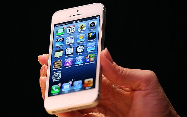iPhone 5 se lansează în România. Vezi cât costă cel mai nou telefon Apple!