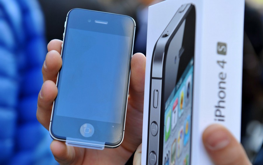 SURPRIZĂ: Află care este costul real al unui telefon iPhone 4S