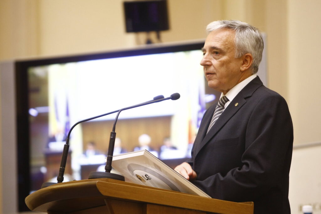 Isărescu: Nu vedem motive pentru care cursul valutar nu va fi în continuare stabil în 2011