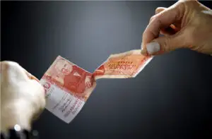 CUM SE IESE DIN CRIZĂ: Islanda plăteşte în avans creditul FMI, după falimentarea băncilor