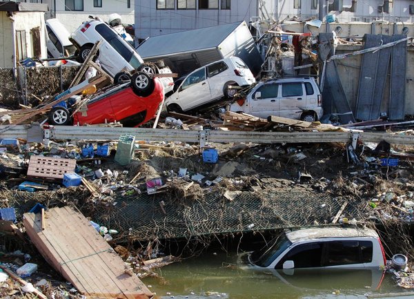 Reconstrucţia Japoniei după cutremur ar putea costa până la 184 de miliarde de dolari