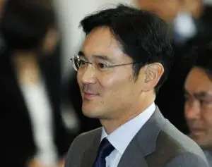 Moştenitorul Samsung, invitat la comemorarea lui Steve Jobs