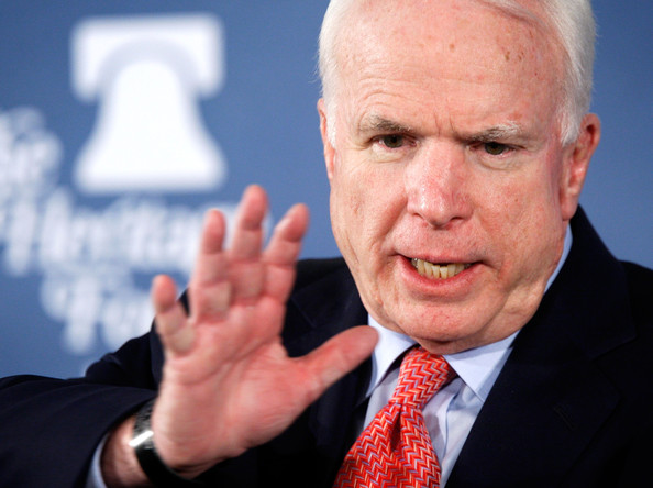 Senatorul american John McCain pledează pentru atacuri aeriene în Siria