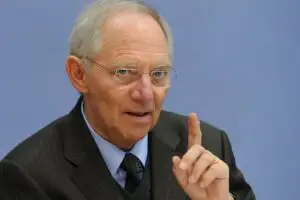 Ministrul german de finanţe: Nu putem injecta bani la nesfârşit în fondurile de salvare din zona euro