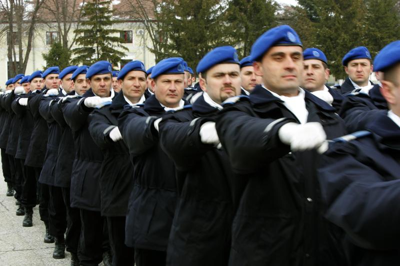 Trupele româneşti din Kosovo vor fi retrase