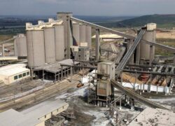 Lafarge: Pierderi de 372 milioane euro în trimestrul  trei