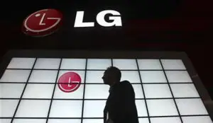 Un tânăr, amendat după ce a difuzat pe internet zvonuri despre explozia unui smartphone