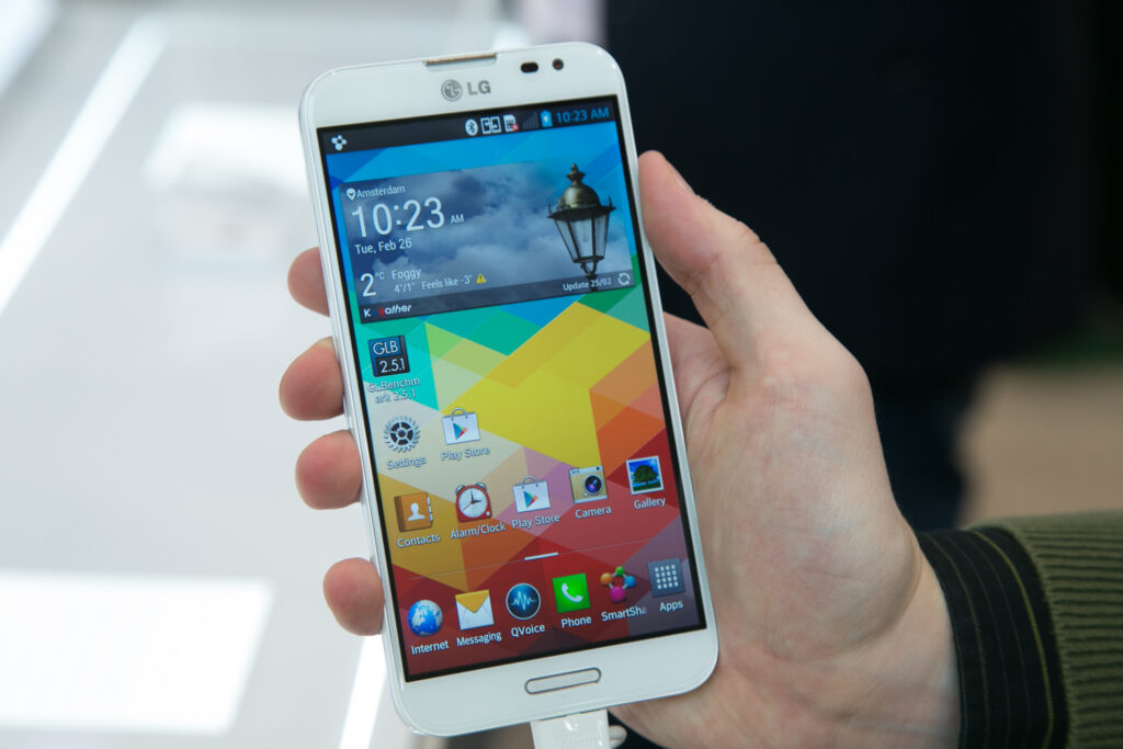 LG a vândut un milion de smartphone-uri Optimus G Pro, rivalul Galaxy Note 2