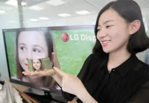 LG a creat un ecran de telefon care face de ruşine Galaxy S III şi iPhone 4S