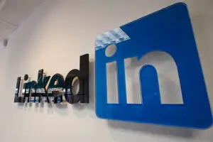 Chinezii au restabilit accesul la LinkedIn, blocat din cauza campaniilor prodemocrație