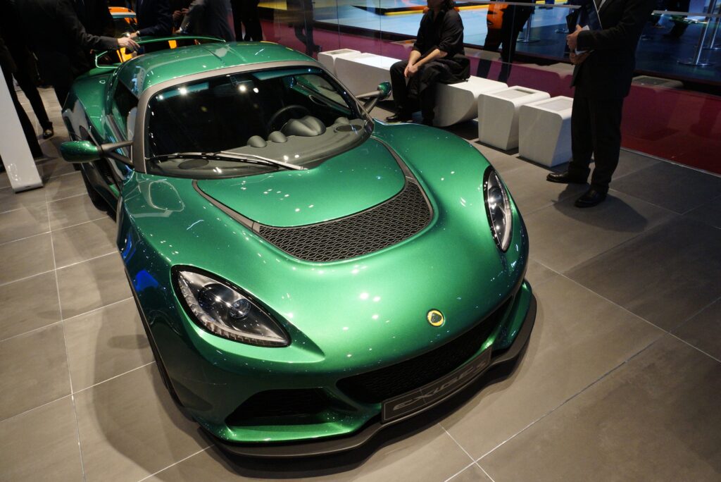 Vezi cum arată cel mai nou model Lotus ajuns în România şi cât costă