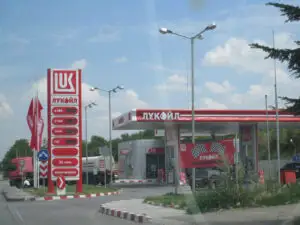 Lukoil va căuta gaze neconvenţionale în deşertul din Arabia Saudită
