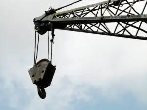 Construcţiile au mai regresat cu 6,5% în primele luni din 2011
