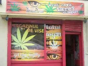 Magazinele de vise, interzise pe o rază de 1km în jurul şcolilor în Capitală
