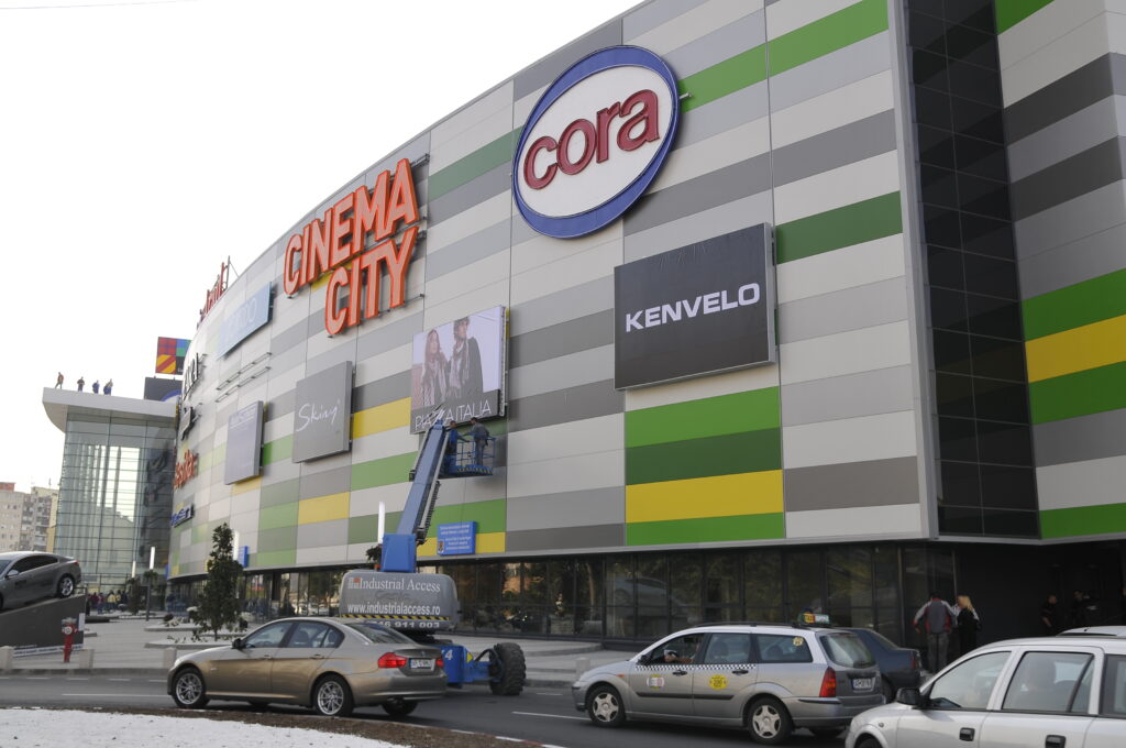 Cora a deschis al optulea hypermarket în Galleria Arad