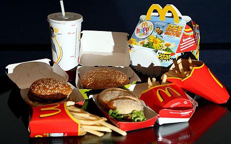 Turului bucătăriei McDonald’s. Lanţul de fast-food îşi dezvăluie secretele românilor