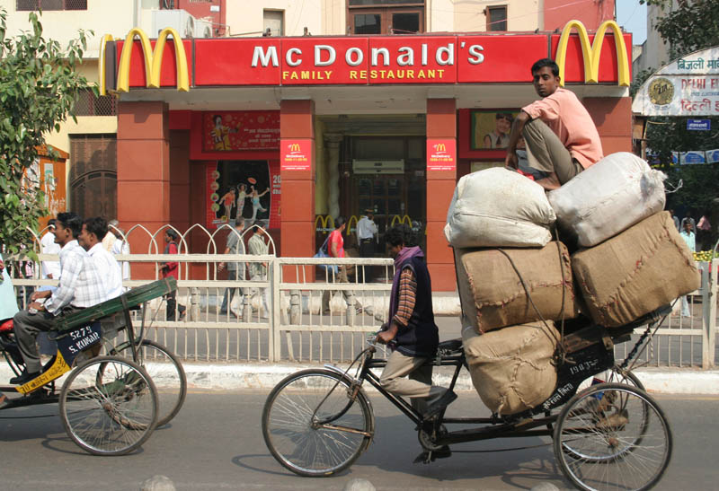 PREMIERĂ: McDonald’s deschide primele restaurante cu meniu vegetarian