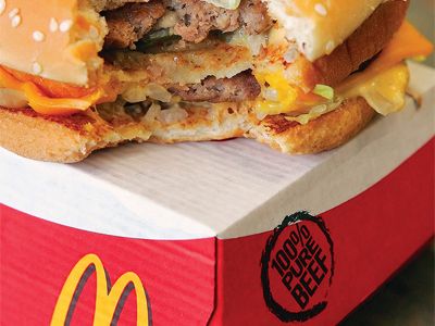 La burgeri, înainte! 140.000 de români mănâncă zilnic la McDonald’s
