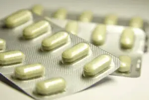 Industria locală de medicamente, dependentă de importuri