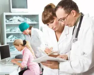 De ce riscă România să rămână fără radioterapeuţi peste 10 ani