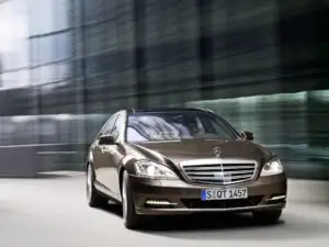 Mercedes a devansat BMW pe piaţa automobilelor de lux