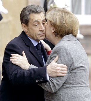 Merkel i-a mulţumit lui Sarkozy pentru „foarte buna cooperare” pentru salvarea euro