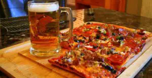 Controale-fulger la terase, pizzerii şi restaurante. Mici şi bere EXPIRATE