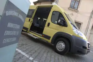 51% din microbuzele pentru școlari circulă cu defecțiuni