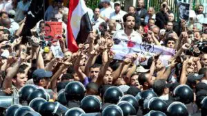 Supermarket Carrefour, jefuit la Cairo