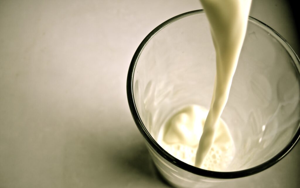 Laptele vândut în această ţară este suspectat de contaminare cu o tioxină care poate cauza cancer