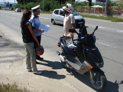 Permisele de conducere pentru mopede şi ATV-uri devin obligatorii de anul viitor