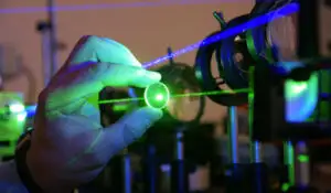Primul motor cu aprindere cu laser