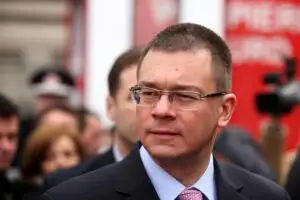 Premierul a solicitat prelungirea dezbaterii Legii despăgubirii în cazul caselor naţionalizate