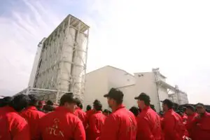 Românii muncesc cele mai multe ore pe săptămână dintre angajaţii din UE