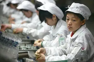 Decizia Apple-Foxconn de a creşte salariile muncitorilor chinezi presează o serie de producători