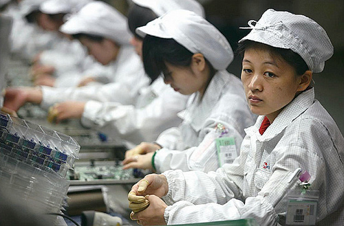 Decizia Apple-Foxconn de a creşte salariile muncitorilor chinezi presează o serie de producători
