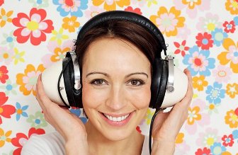 Românii ascultă muzică mai bine de 2 ore pe zi