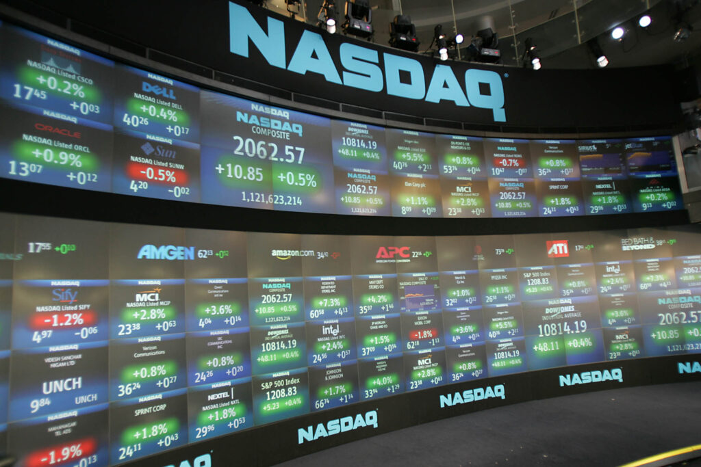 Şoc pe Wall Street: Facebook a ales să se listeze pe Nasdaq, în loc de NYSE